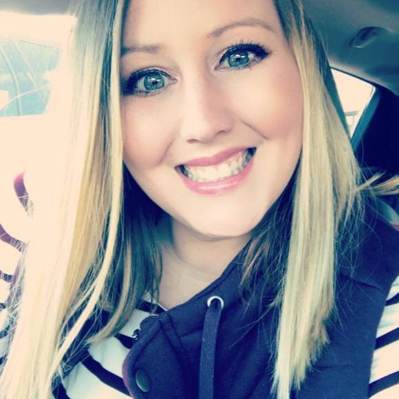 Meet your Posher, Tori - Picture 2 of 3